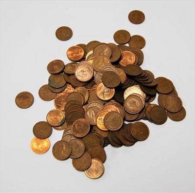 Lot 298 - A collection of Elizabeth II copper half-pennies