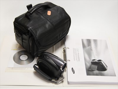 Lot 393 - A Samsung video camera, cased with accessories...