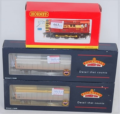Lot 663 - A Hornby R2777 EWS red/yellow class of diesel...