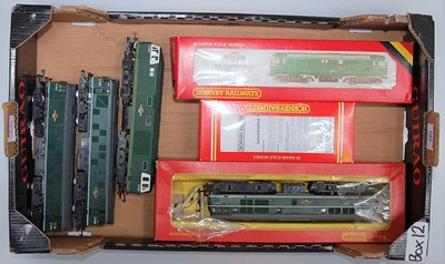 Lot 685 - Tray containing 5 BR green diesel locomotives...