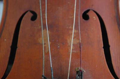 Lot 501 - A late 19th century French violin