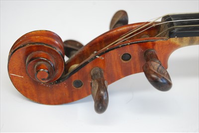 Lot 501 - A late 19th century French violin