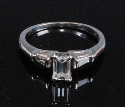 Lot 1194 - A white metal diamond single stone ring,...