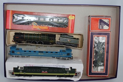 Lot 716 - Mixed lot including Hornby R688 DMU trailer...