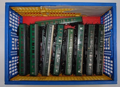 Lot 743 - 25 mixed type, mainly Triang/Hornby, SR green...