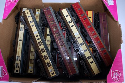 Lot 748 - 25 mixed makes mainly BR Mk1 corridor coaches,...