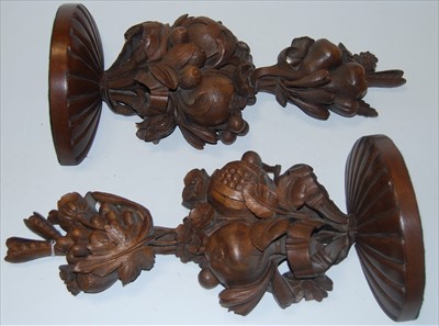 Lot 85 - A pair of oak wall brackets, each carved with...