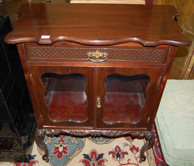 Lot 1210 - An Edwardian mahogany serpentine topped double...