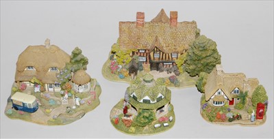 Lot 112 - A large collection of boxed Lilliput Lane...