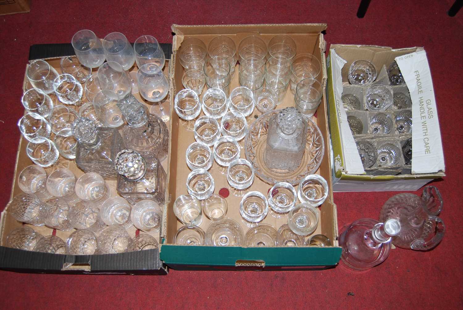 Lot 122 - A large collection of miscellaneous glassware...