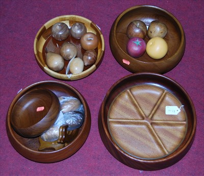 Lot 129 - A box of miscellaneous treen to include fruit...