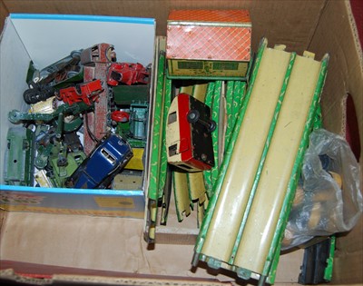 Lot 133 - A box of assorted loose and playworn diecast...