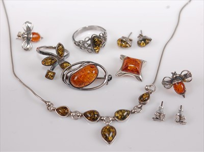 Lot 406 - Assorted amber set white metal costume...