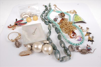 Lot 398 - Assorted costume jewellery to include beaded...