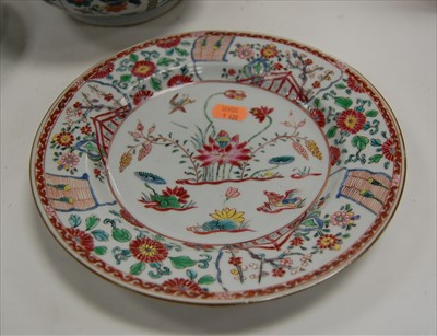 Lot 238 - A late 18th century Chinese export plate,...