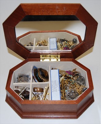 Lot 413 - A box of miscellaneous costume jewellery, to...