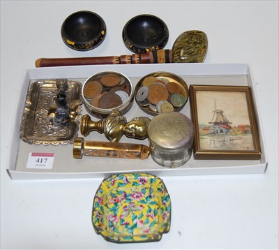 Lot 417 - A box of miscellaneous items, to include a...