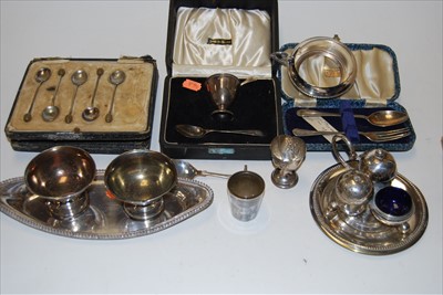 Lot 293 - A box of miscellaneous items, to include...