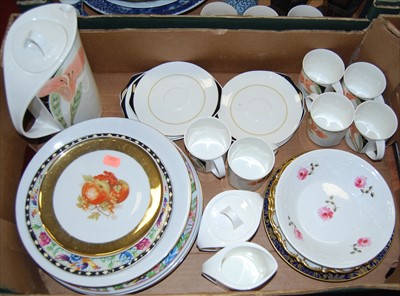 Lot 514 - A box of sundry Villeroy & Boch 'Iris' pattern...