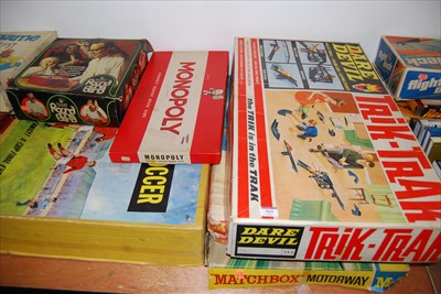 Lot 562 - A collection of various board games, table top...