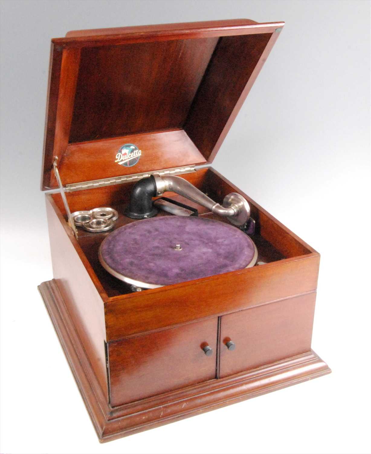 Lot 506 - A 1920's mahogany cased Dulcetto table top gramophone