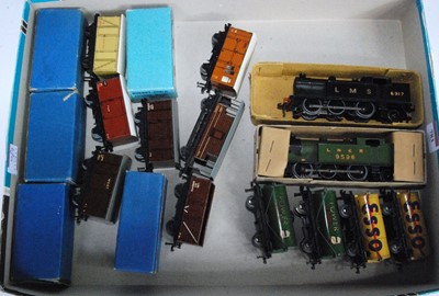 Lot 783 - Selection of post-war Hornby Dublo items,...