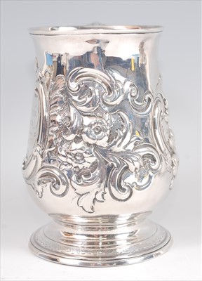 Lot 1158 - A George III silver bell shaped tankard, the...