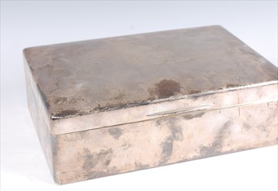 Lot 1160 - A George V silver table cigar box, the hinged...