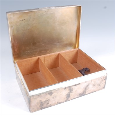 Lot 1160 - A George V silver table cigar box, the hinged...