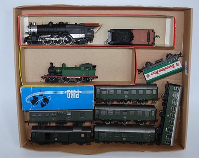 Lot 720 - Mixed H0 items and whitemetal kit built...