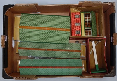 Lot 356 - Large tray Hornby post war accessories, all...