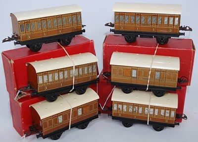 Lot 358 - Six Hornby No. 1 1947-59 LNER coaches and...