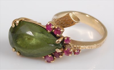 Lot 165 - A yellow metal Lariat style peridot and ruby...