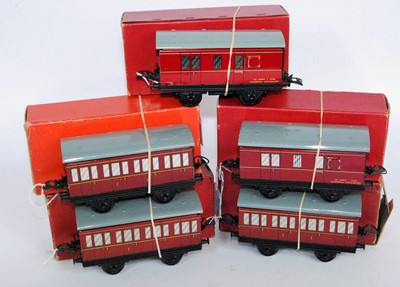 Lot 360 - Five Hornby No.41 1954-8 BR maroon coaches and...