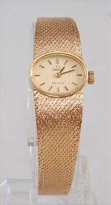 Lot 1253 - A 9ct yellow gold lady's manual wind Omega...