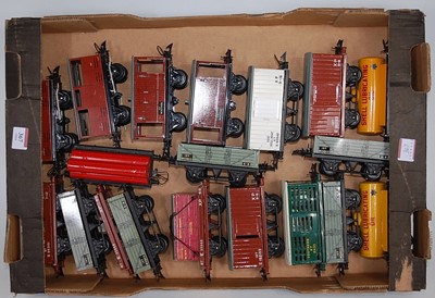 Lot 367 - Nineteen unboxed post-war Hornby wagons mainly...