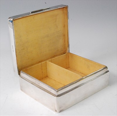 Lot 1174 - A George V silver table cigar box, the hinged...