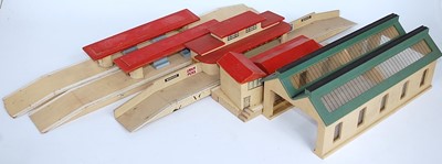 Lot 801 - Quantity of Hornby Dublo pre-war D1 wooden...