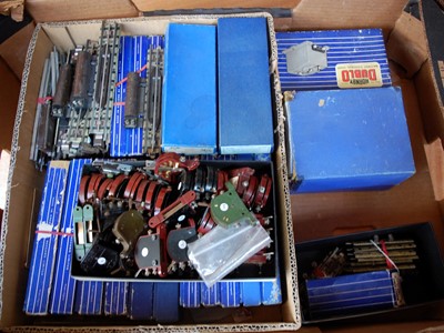 Lot 797 - Tray containing approx 25 Hornby Dublo...