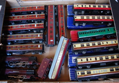 Lot 800 - Tray containing Hornby Dublo items, 2x...