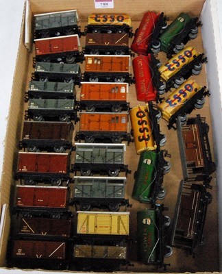 Lot 788 - 29 Hornby Dublo D1 wagons, mixed...