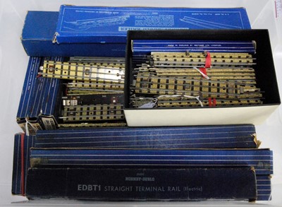 Lot 790 - Quantity of Hornby Dublo 3-rail track in clean...