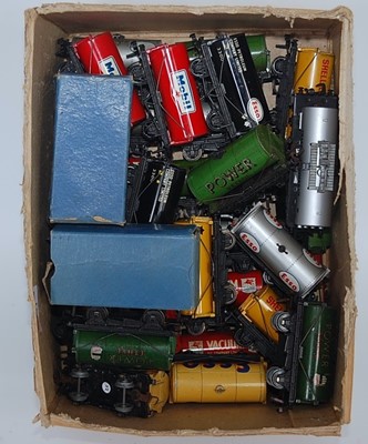 Lot 791 - 30+ Hornby Dublo D1 tank wagons, mix of metal...