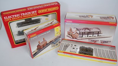 Lot 810 - A Hornby selection R788 GWR Branch Passenger...