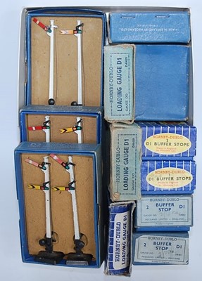 Lot 725 - Quantity of boxed Hornby Dublo accessories 3x...