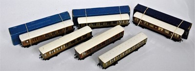 Lot 855 - Six Horny Dublo D1 NE coaches; Br/3rd coaches;...