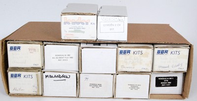 Lot 1577 - 12 various boxed 1.43 scale white metal and...