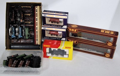 Lot 984 - Tray containing mixed model railway items 2x...