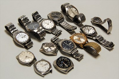 Lot 359 - A quantity of gents steel quartz watches to...