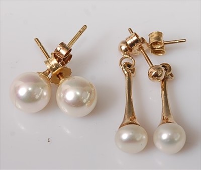 Lot 385 - A pair of 18ct gold cultured pearl set ear...